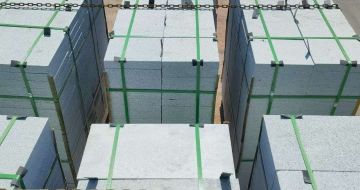 鄂尔多斯 芝麻白花岗岩5公分地铺石 花岗岩厂家工厂装车日常