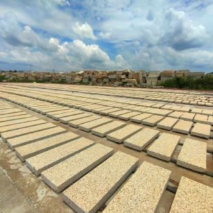 鄂尔多斯 黄金麻荔枝面花岗岩石材地铺石防护中