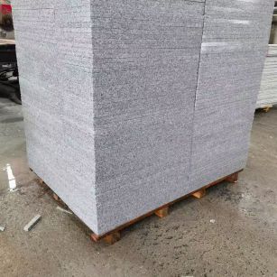 鄂尔多斯 芝麻白火烧面1.8厚300*600地铺石，尺寸标准，厚薄均匀