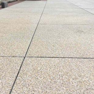 鄂尔多斯 黄金麻花岗岩石板材荔枝面地面铺装效果