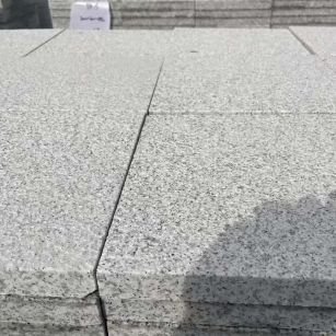 鄂尔多斯 白麻花岗岩石材推荐 荔枝面地铺石