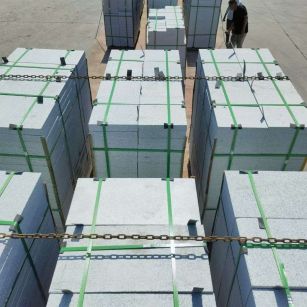 鄂尔多斯 芝麻白花岗岩5公分地铺石 花岗岩厂家工厂装车日常