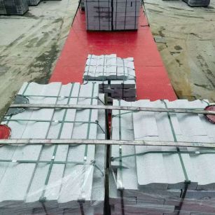 鄂尔多斯 芝麻白仿形加直形路沿石出货日常