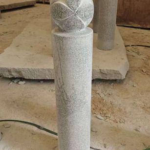 鄂尔多斯 芝麻白花岗岩石材挡车石柱、停车柱、圆柱挡车柱、方柱挡车柱等