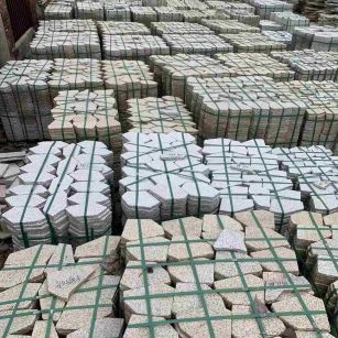 鄂尔多斯 黄金麻白麻花岗岩荔枝面地铺石(冰裂纹)