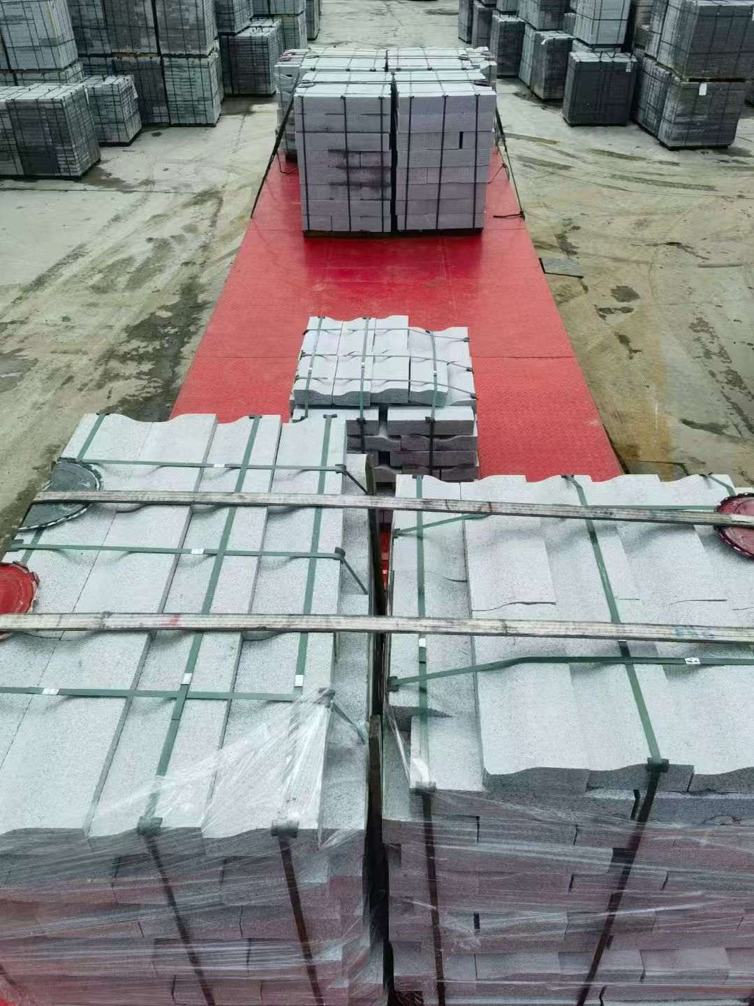 鄂尔多斯 芝麻白仿形加直形路沿石出货日常