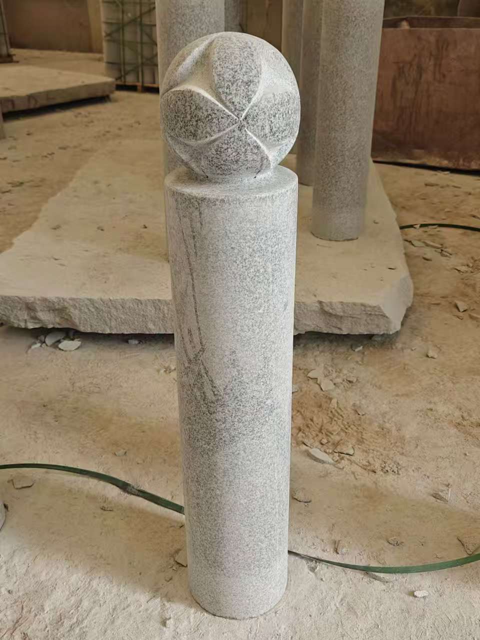 鄂尔多斯 芝麻白花岗岩石材挡车石柱、停车柱、圆柱挡车柱、方柱挡车柱等