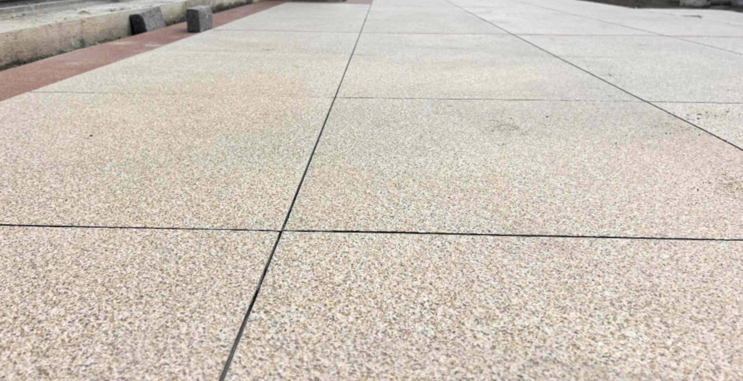 鄂尔多斯 黄金麻花岗岩石板材荔枝面地面铺装效果