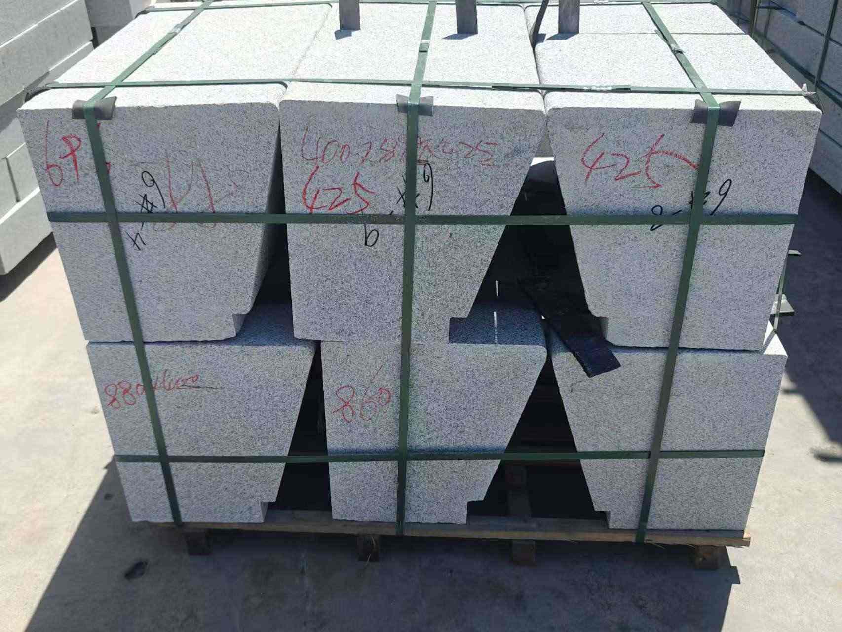 鄂尔多斯 芝麻白异形坐凳，石凳