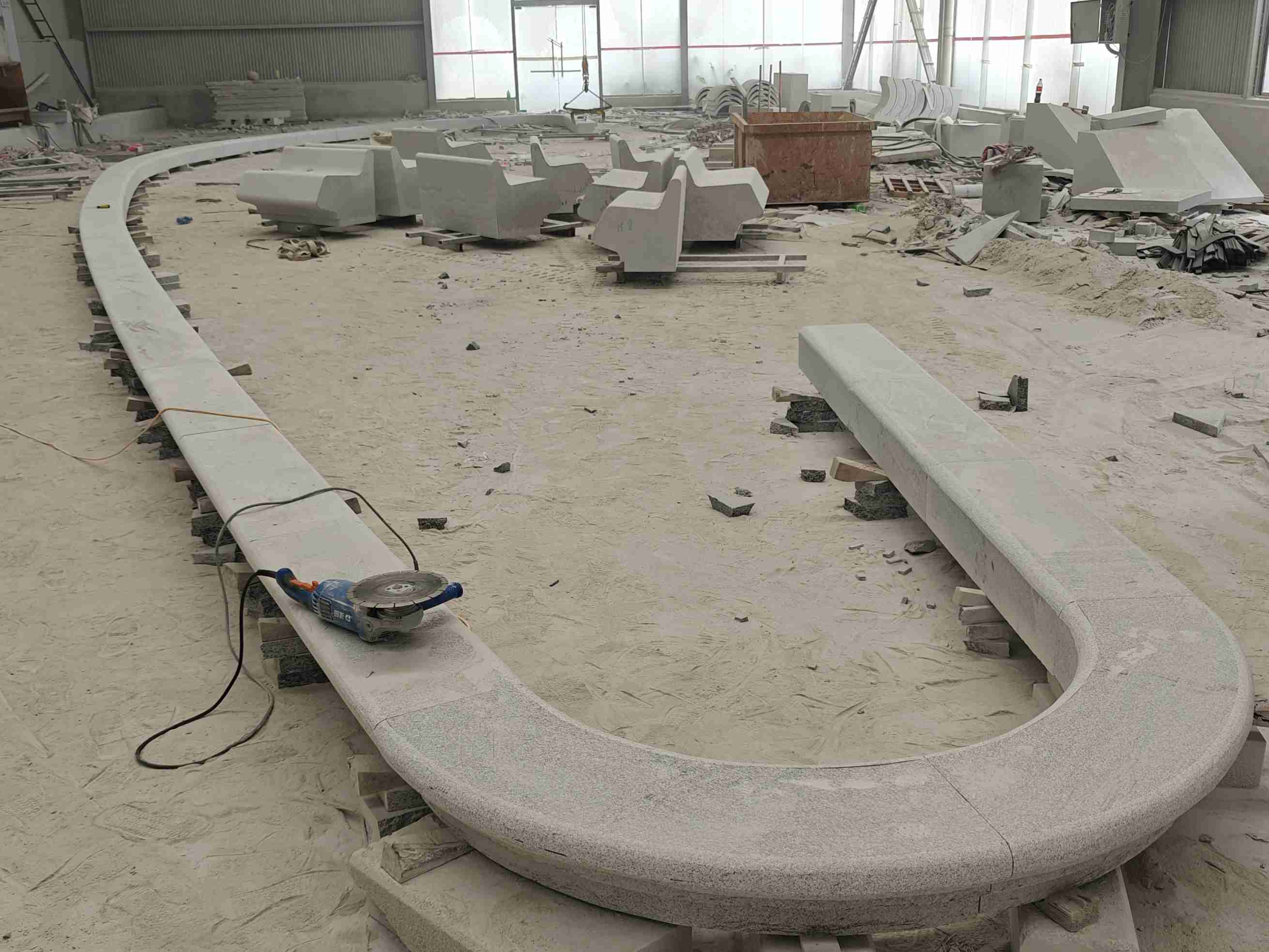 鄂尔多斯 芝麻白花岗岩弧形花坛石，坐凳石