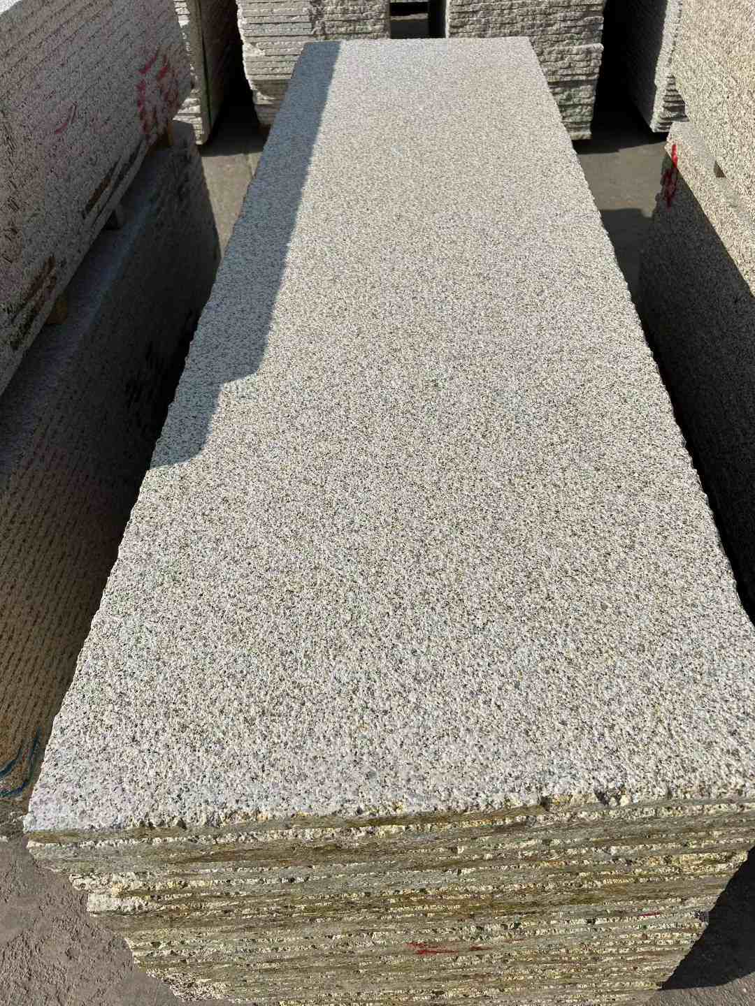 鄂尔多斯 黄金麻花岗岩荔枝面毛板，半成品