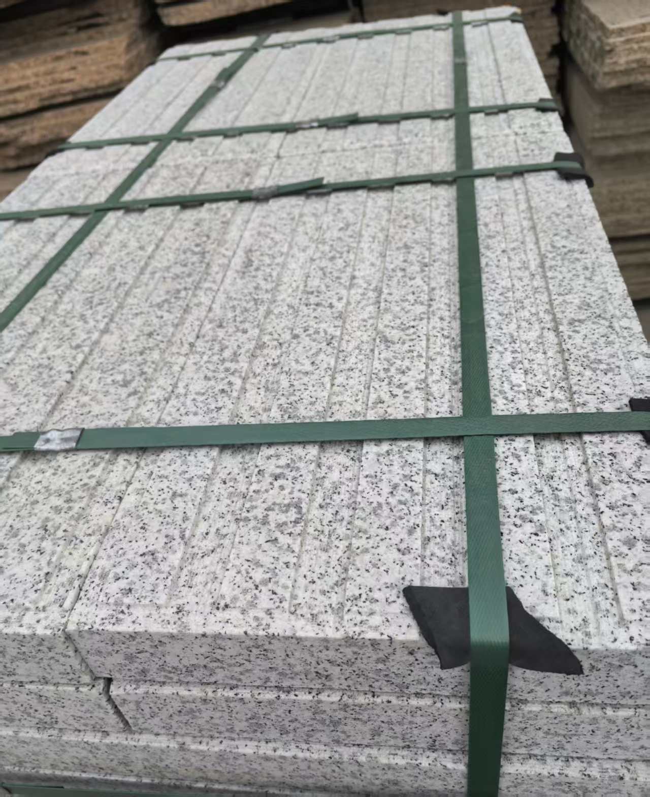 鄂尔多斯 白麻花岗岩直行盲道石，盲条，地铺石