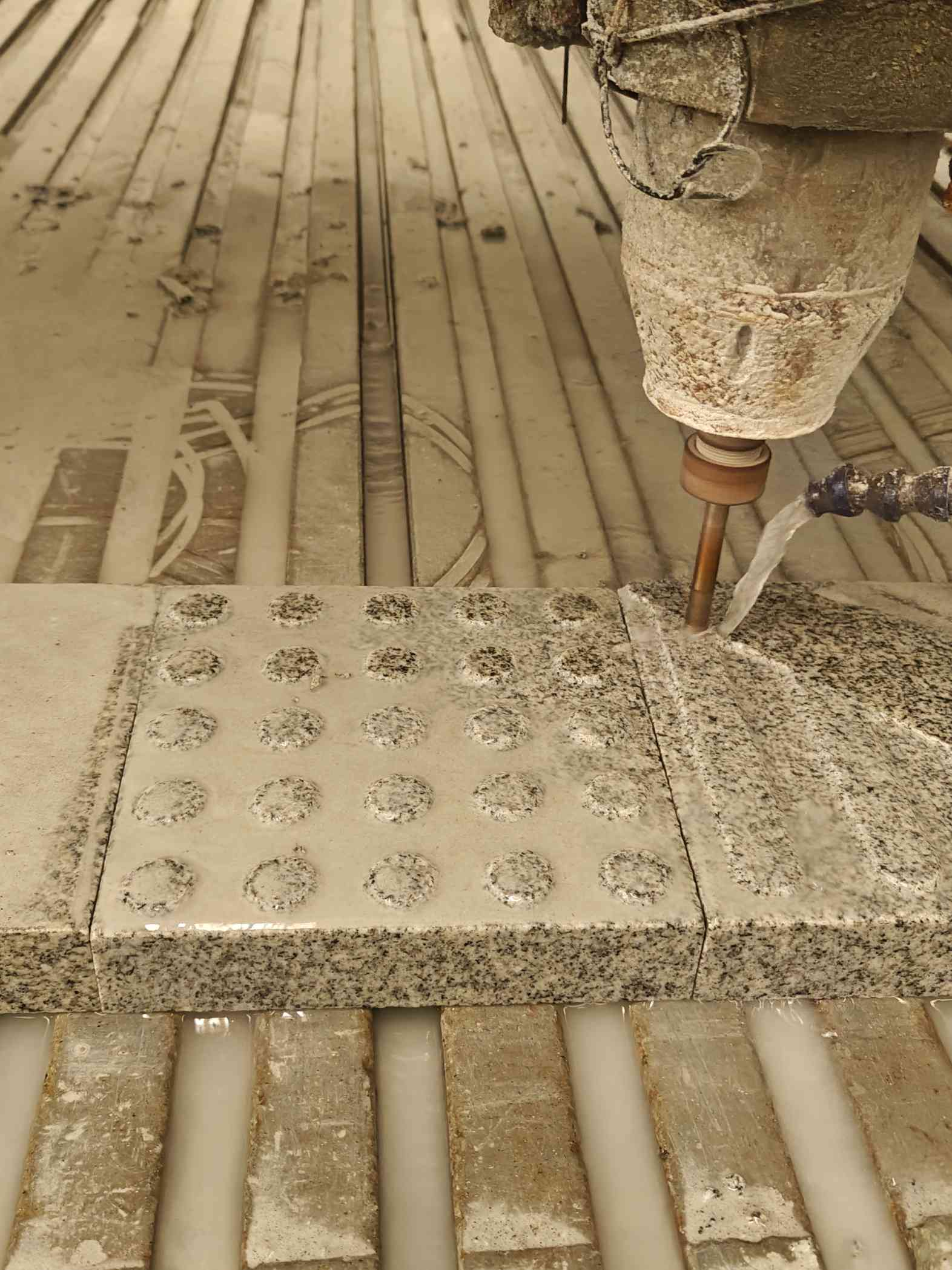 鄂尔多斯 芝麻白花岗岩石材盲人石、盲道石、盲点石