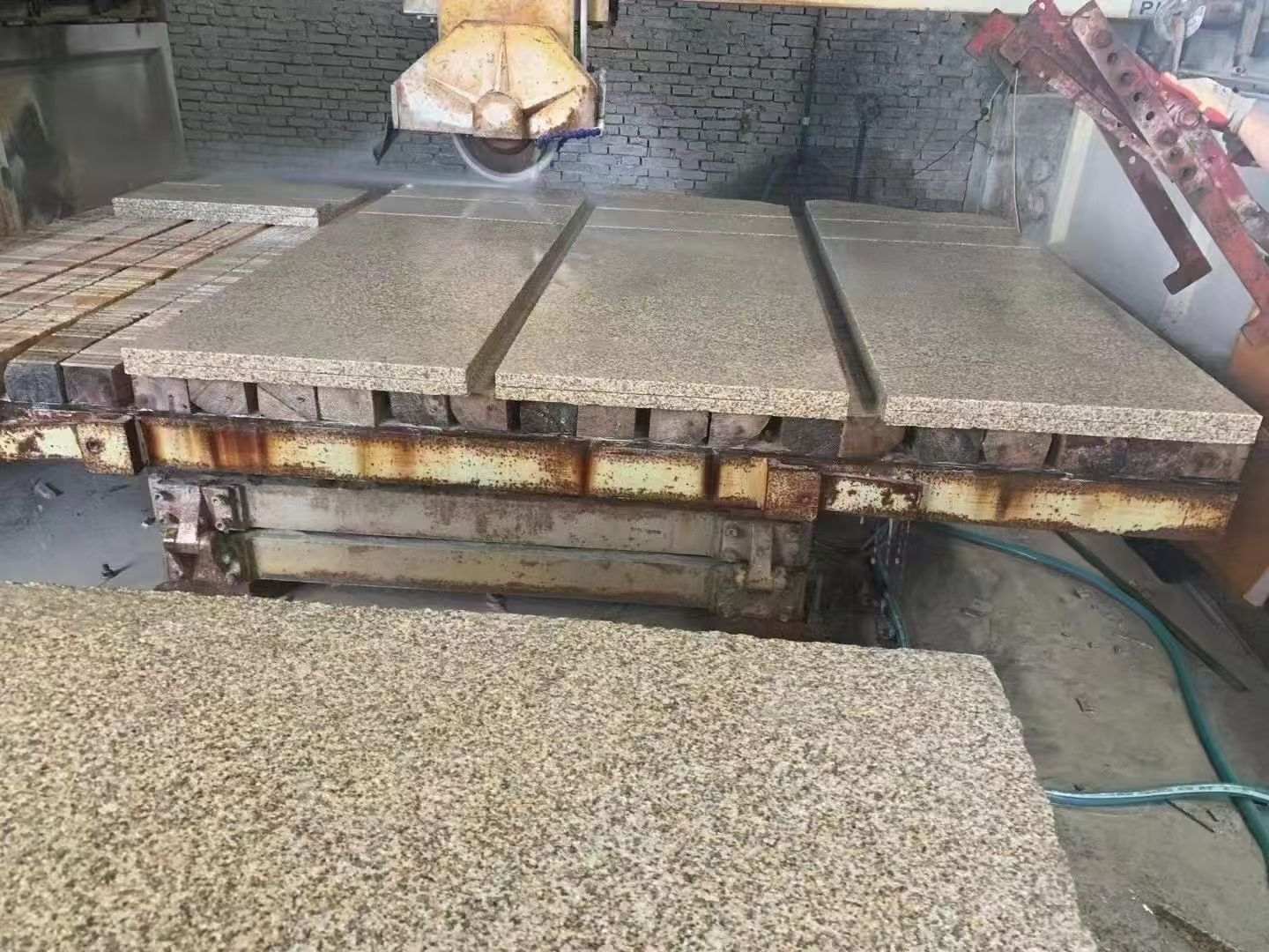 鄂尔多斯 黄金麻荔枝面成品板加工