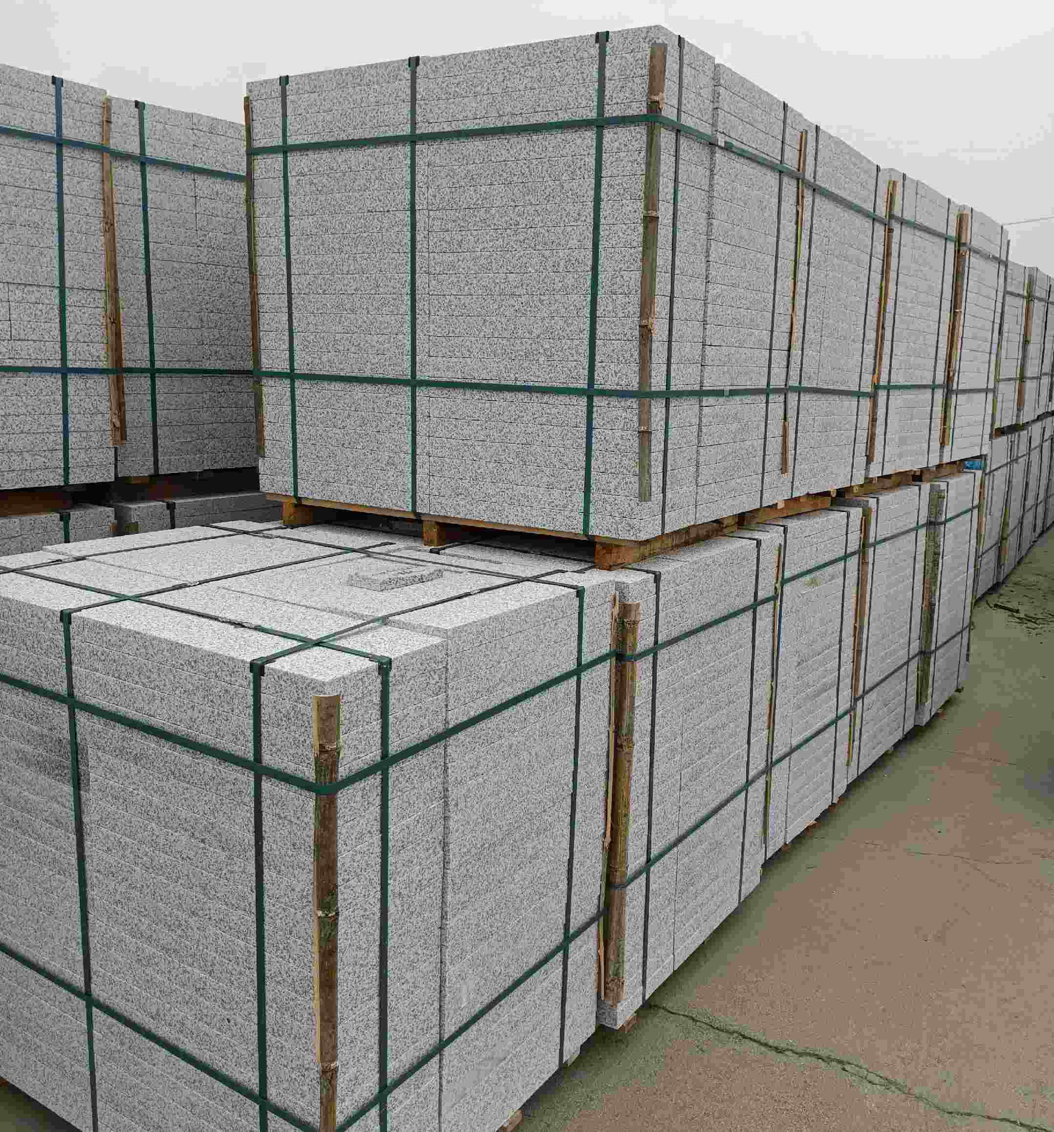 鄂尔多斯 白麻花岗岩石材荔枝面地铺石（300*600*50）