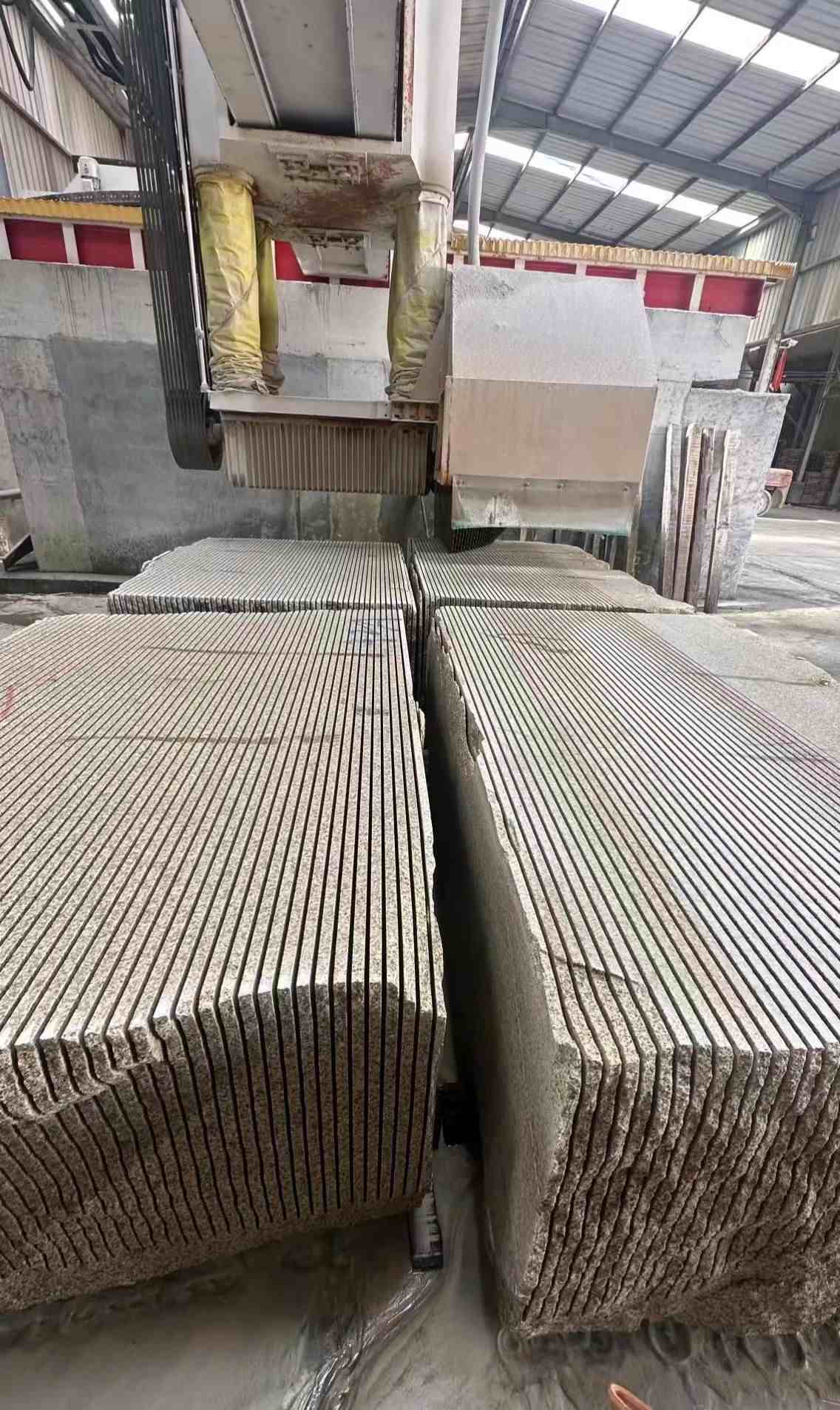 鄂尔多斯 车间生产日常，黄金麻白麻花岗岩