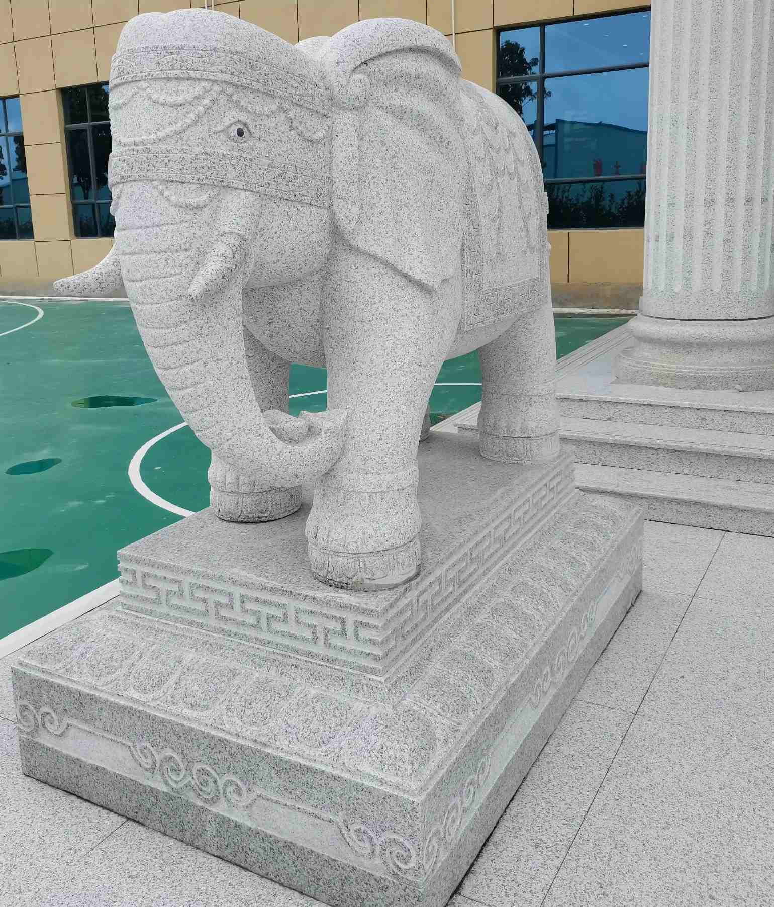 鄂尔多斯 白麻花岗岩动物异形石雕-大象