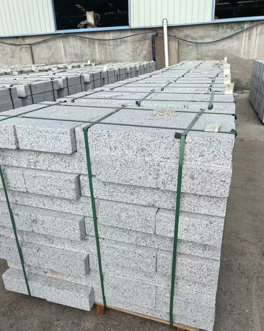 鄂尔多斯 白麻花岗岩路沿石，弧形路沿石，道牙石，马路牙子，界石，路缘石，平沿石，直岩石，平缘石等