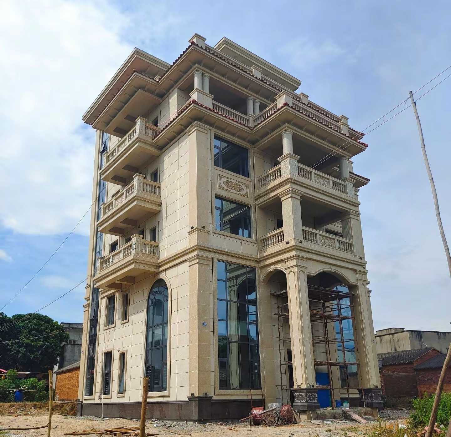 鄂尔多斯 黄金麻花岗岩石材别墅外墙干挂搭配（雕花栏杆花瓶柱门楼罗马柱）