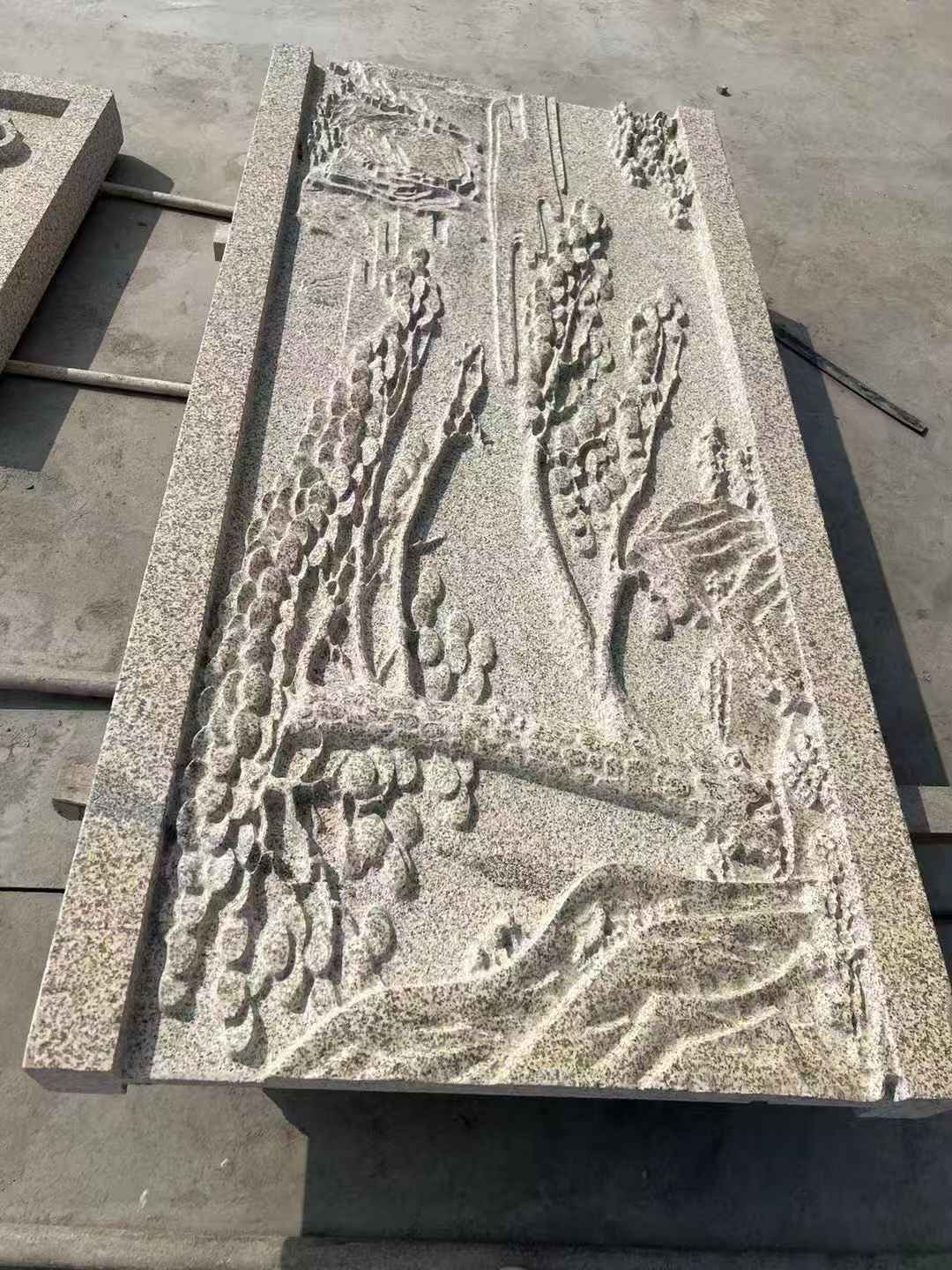 鄂尔多斯 黄金麻雕刻板浮雕迎客松