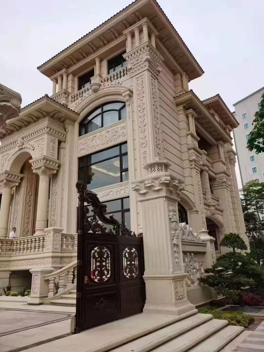 鄂尔多斯 黄金麻花岗岩别墅外墙干挂效果展示