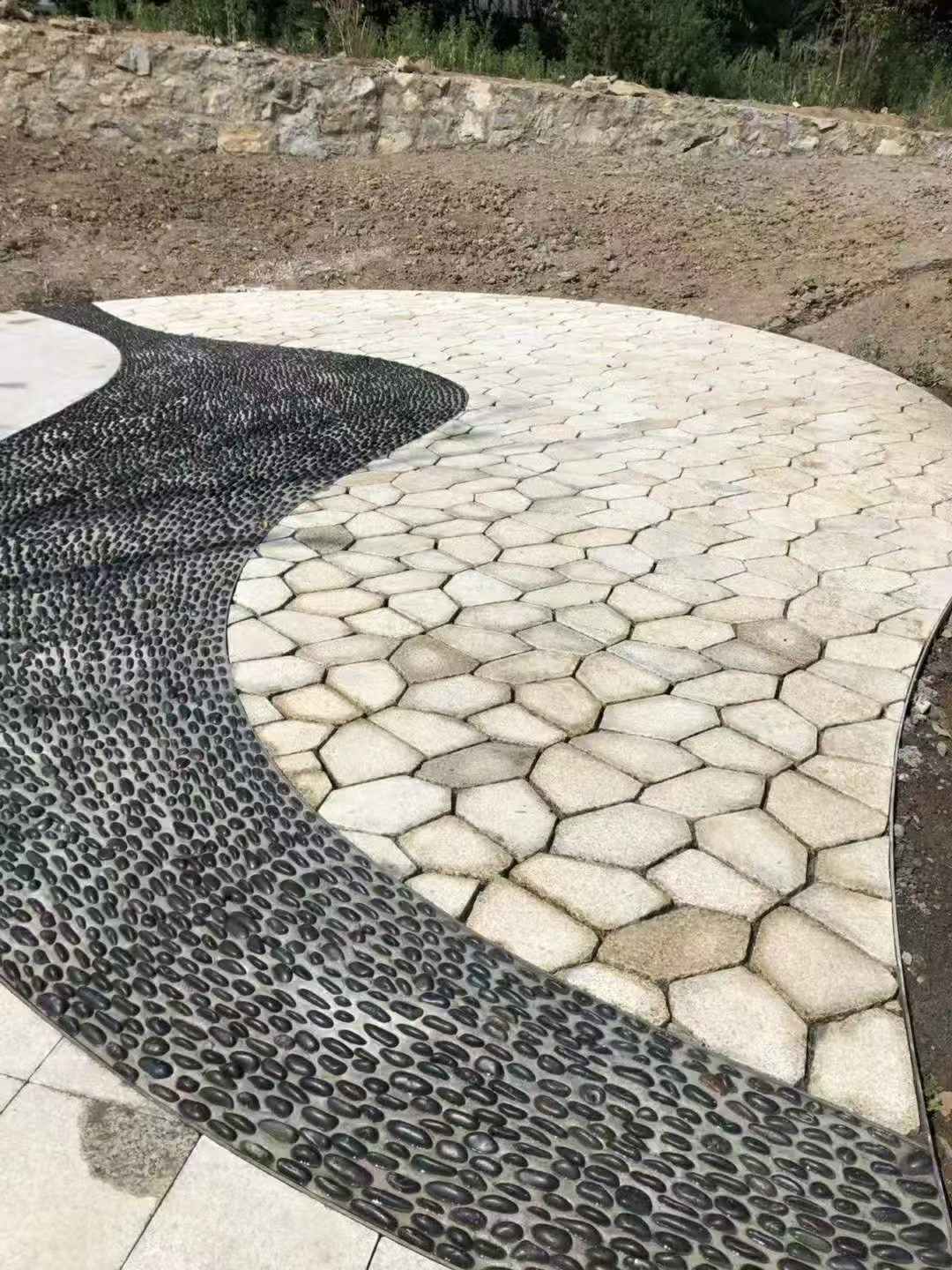 鄂尔多斯 黄金麻冰裂纹地铺石工地铺装案例