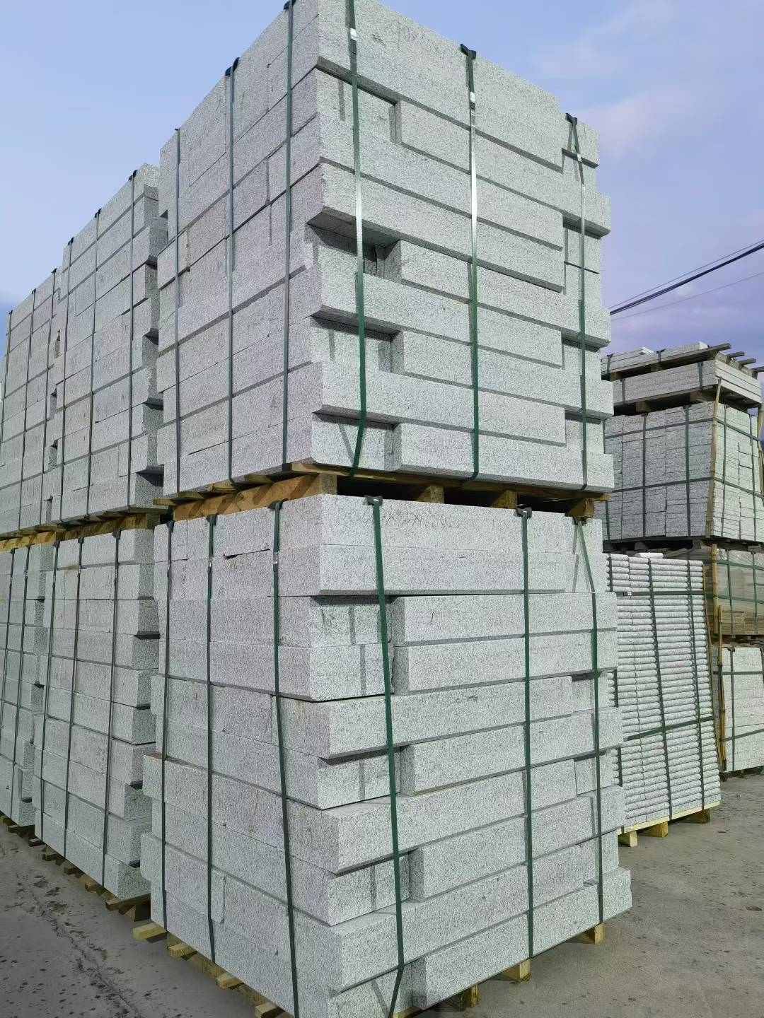 鄂尔多斯 芝麻白花岗岩路沿石，路缘石，路肩石，道牙，立缘石，马路牙子，街沿石，侧石等