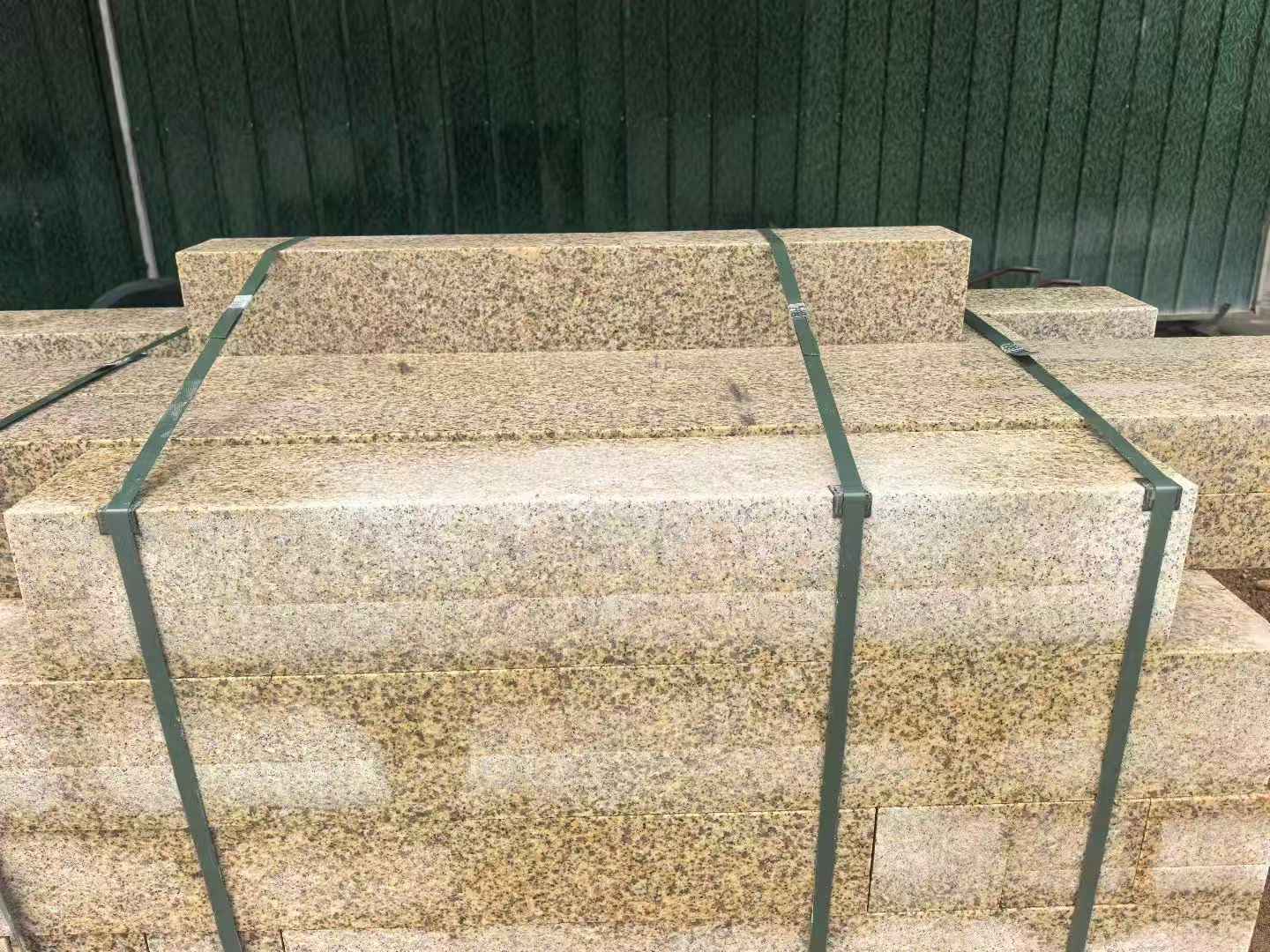 鄂尔多斯 黄金麻花岗岩石材机切面栏杆料半成品