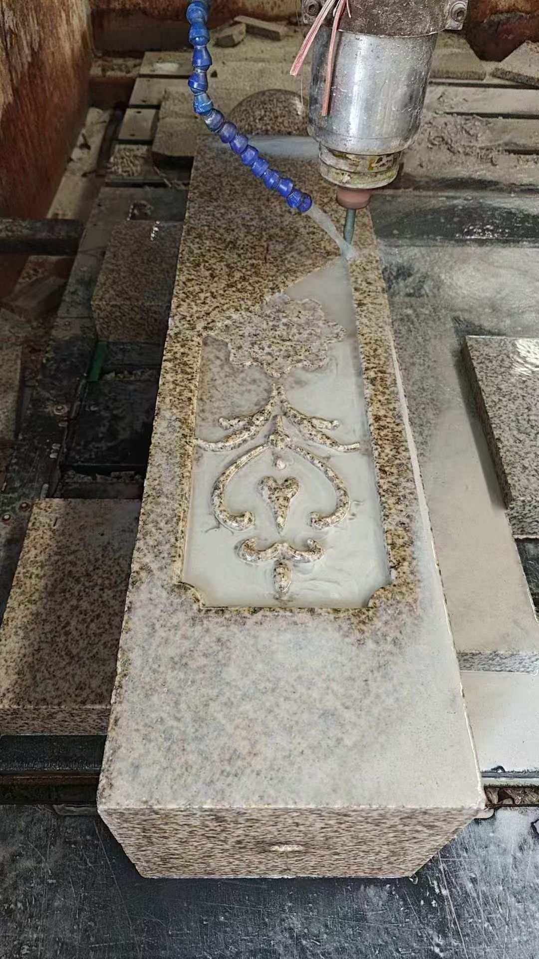 鄂尔多斯 黄金麻花岗岩异形加工雕刻栏杆大柱