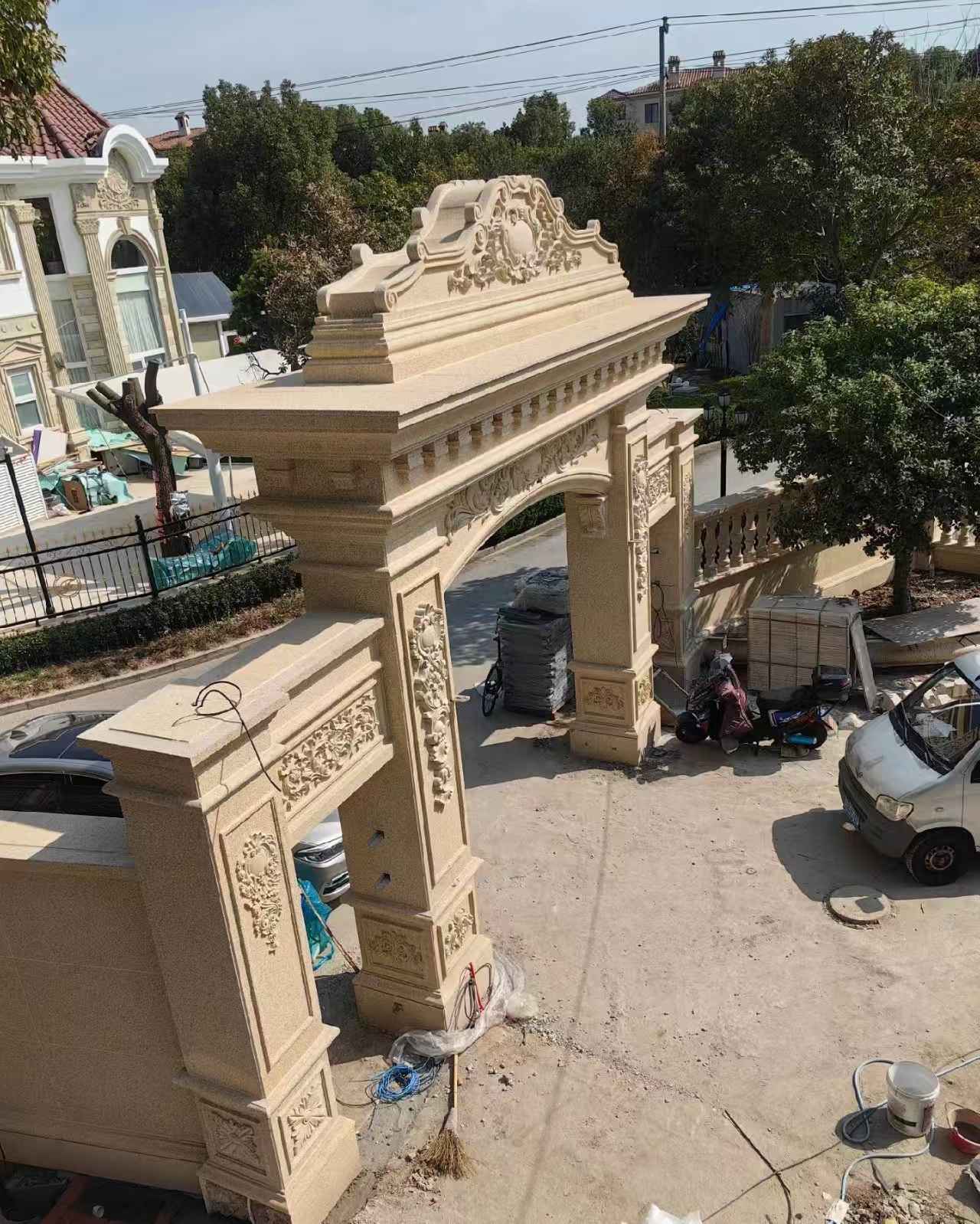 鄂尔多斯 黄金麻荔枝面花岗岩别墅门楼