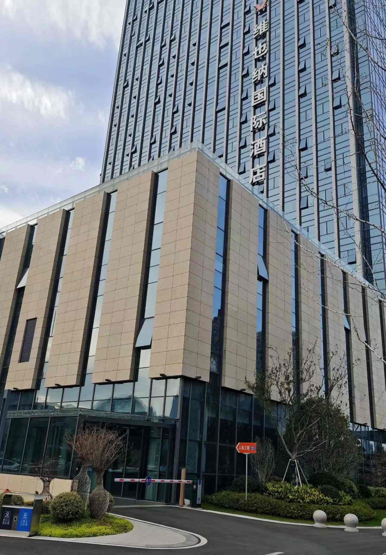 鄂尔多斯 黄金麻花岗岩外墙干挂