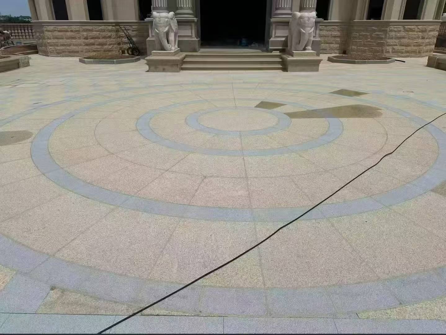 鄂尔多斯 黄金麻芝麻灰花岗岩石材地铺拼接效果