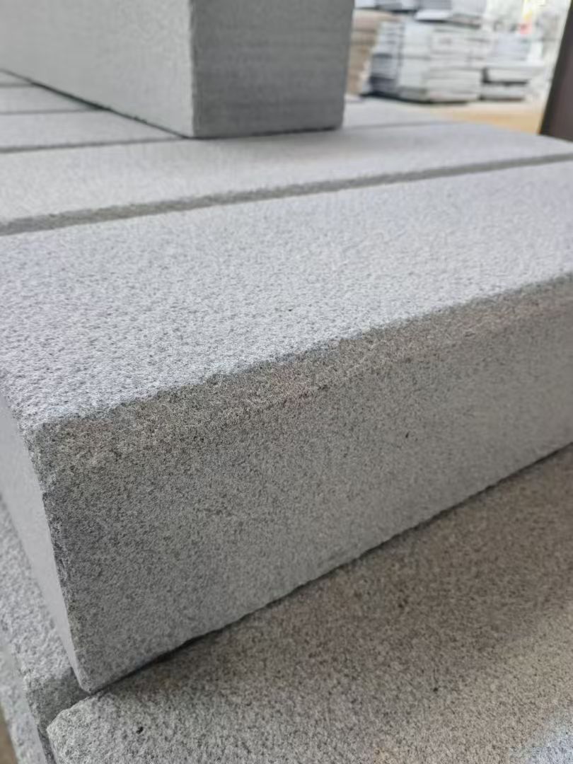 鄂尔多斯 芝麻灰荔枝面路沿石